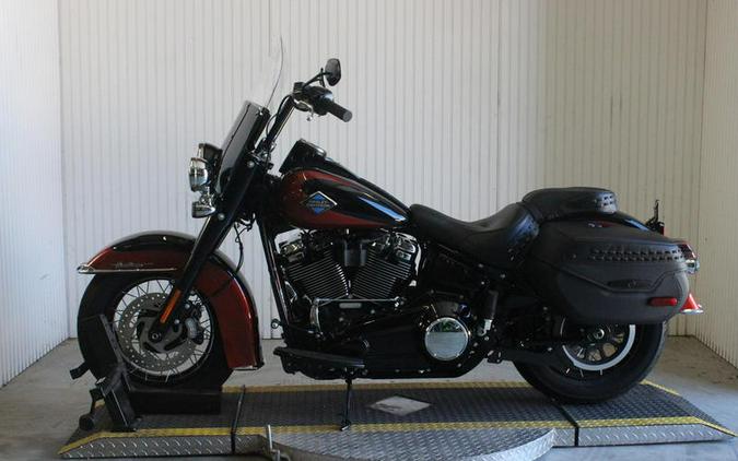 2025 Harley-Davidson® FLHC - Heritage Classic