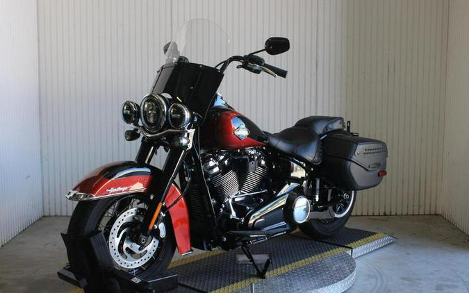 2025 Harley-Davidson® FLHC - Heritage Classic
