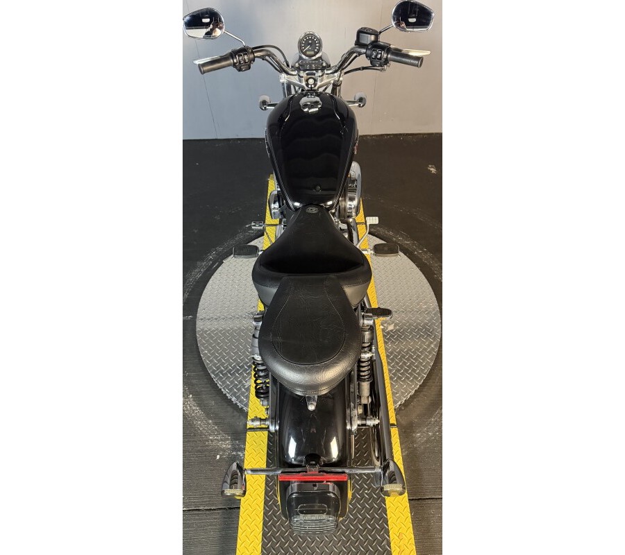 2014 Harley-Davidson® SuperLow® 1200T XL1200T BLACK W/ PINSTRIPE