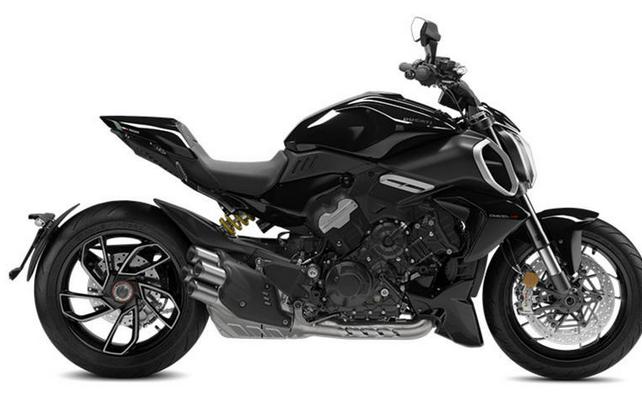 2023 Ducati Diavel V4 Thrilling Black