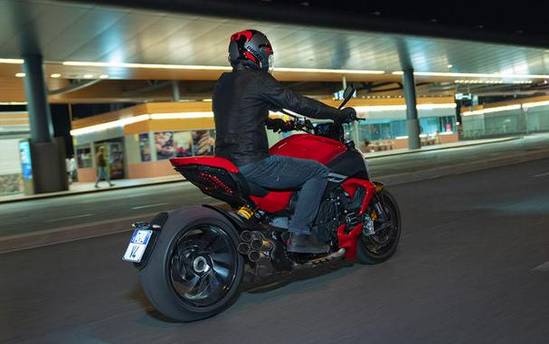 2023 Ducati Diavel V4 Thrilling Black