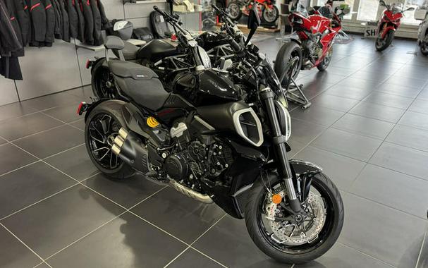 2023 Ducati Diavel V4 Thrilling Black