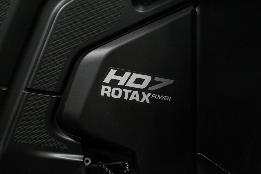 2025 Can-Am OUTLANDER PRO XU HD7