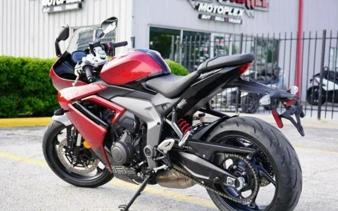 2025 Triumph Daytona 660 Snowdonia White/Sapphire Black