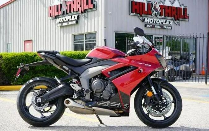 2025 Triumph Daytona 660 Snowdonia White/Sapphire Black