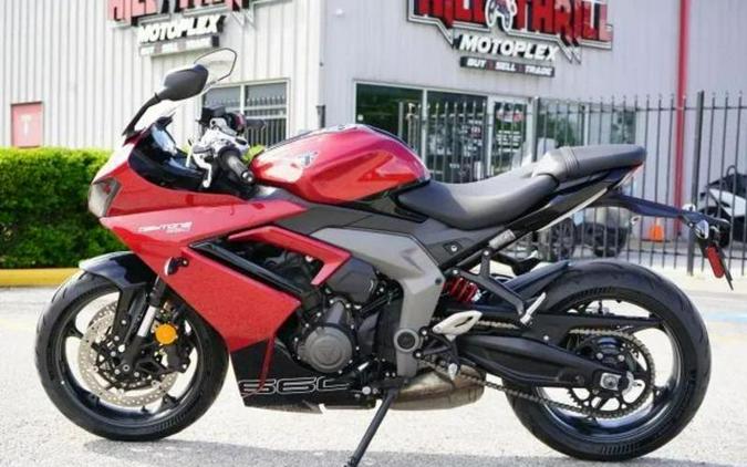 2025 Triumph Daytona 660 Snowdonia White/Sapphire Black
