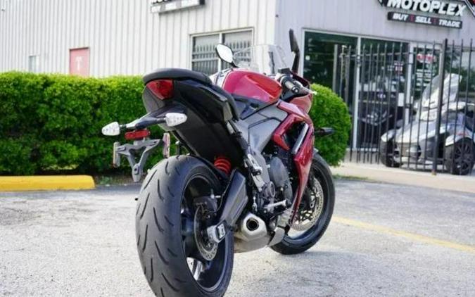 2025 Triumph Daytona 660 Snowdonia White/Sapphire Black