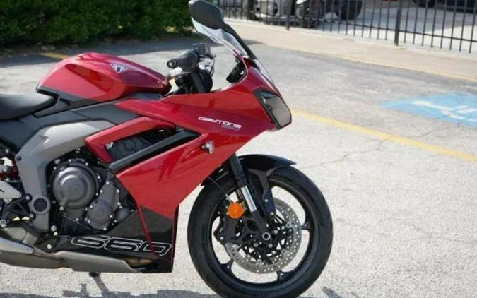 2025 Triumph Daytona 660 Snowdonia White/Sapphire Black