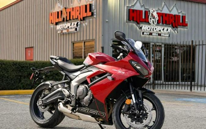 2025 Triumph Daytona 660 Snowdonia White/Sapphire Black