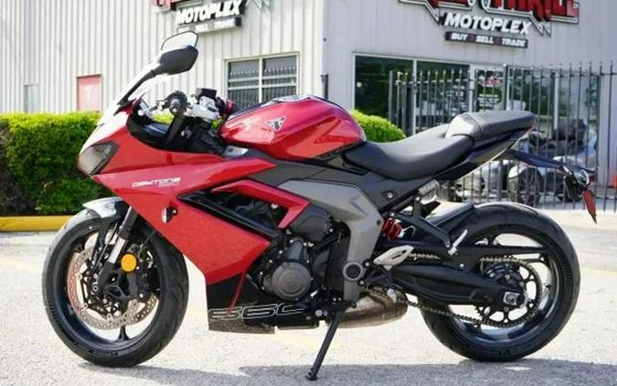 2025 Triumph Daytona 660 Snowdonia White/Sapphire Black