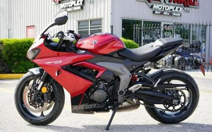 2025 Triumph Daytona 660 Snowdonia White/Sapphire Black