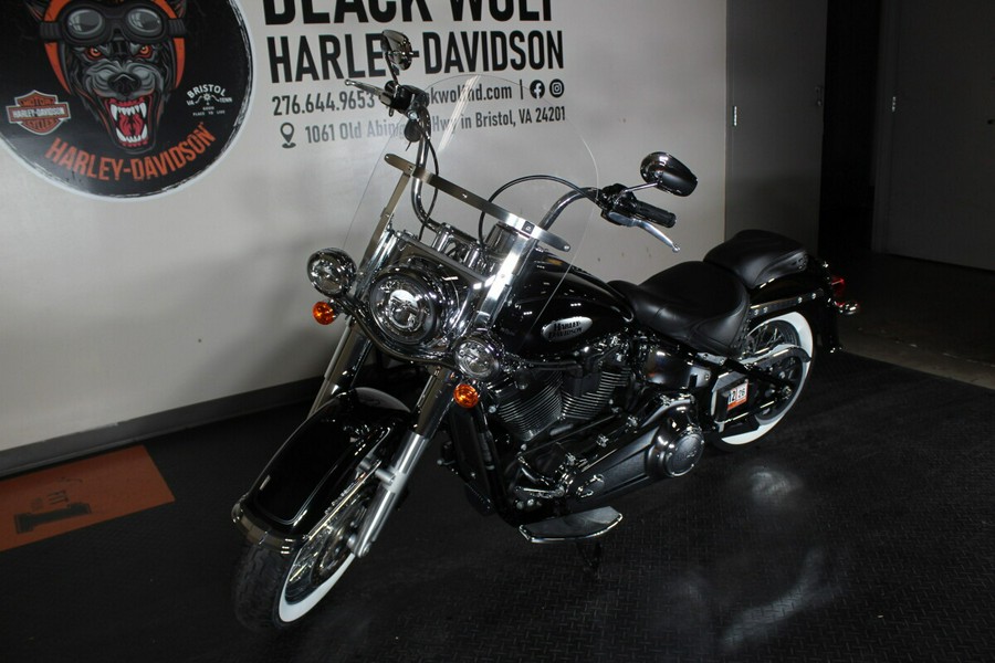2023 Harley-Davidson® FLHCS Heritage Classic