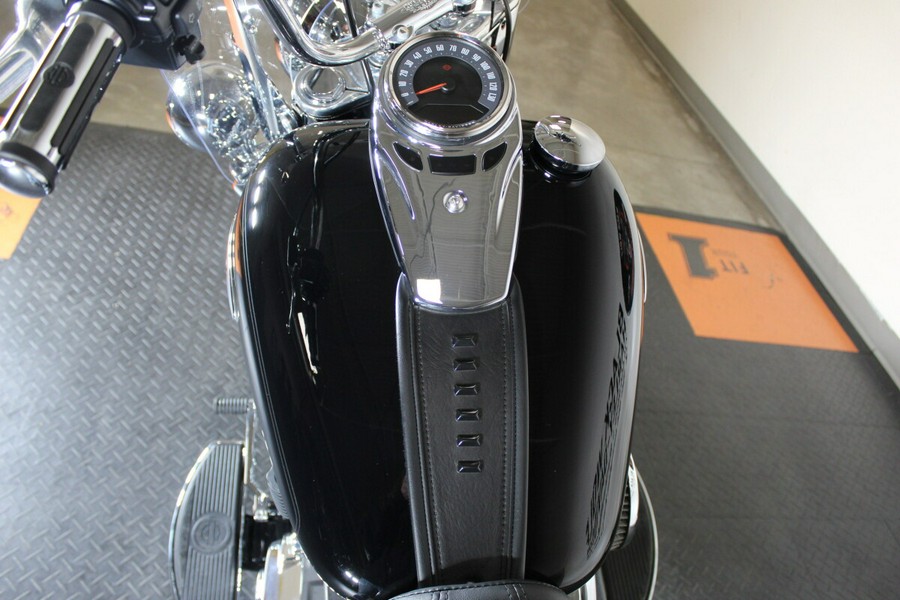 2023 Harley-Davidson® FLHCS Heritage Classic