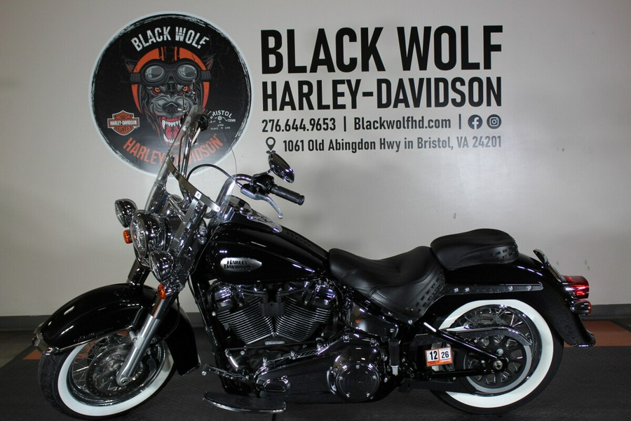 2023 Harley-Davidson® FLHCS Heritage Classic