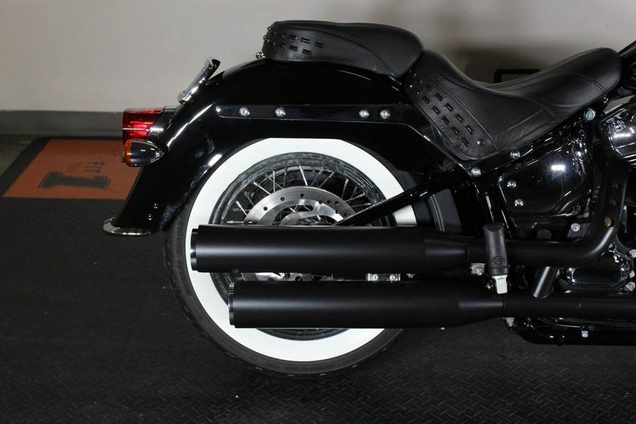 2023 Harley-Davidson® FLHCS Heritage Classic