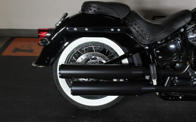 2023 Harley-Davidson® FLHCS Heritage Classic