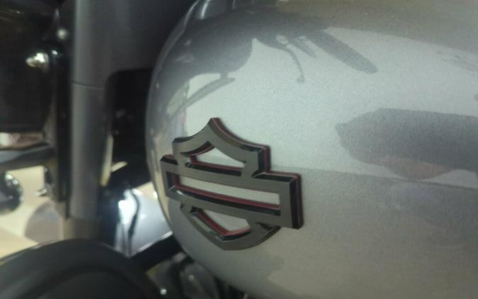 2019 Harley-Davidson® CVO™ Limited Magnetic Gray Fade