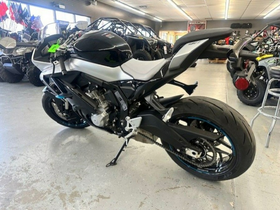 2025 CFMOTO 675SS