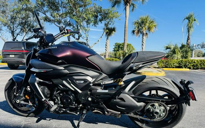 2026 Ducati XDiavel V4 Black Lava
