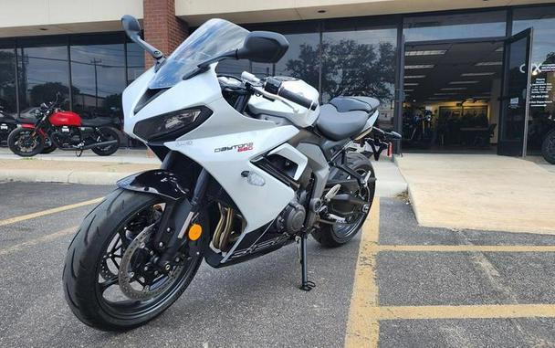 2025 Triumph Daytona 660 Snowdonia White/Sapphire Black