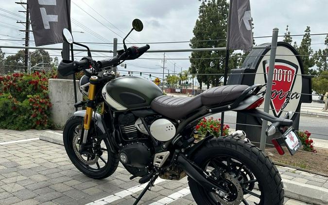 2024 Triumph Scrambler 400 X Matte Khaki Green / Fusion White