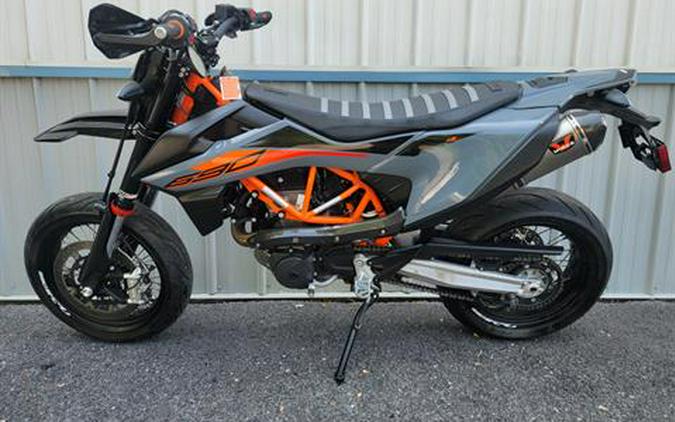 2022 KTM 690 SMC R