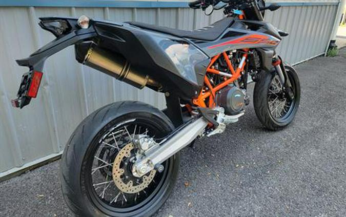 2022 KTM 690 SMC R