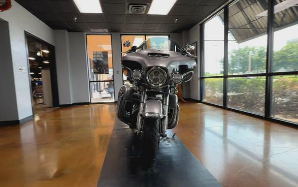 2017 Harley-Davidson® Electra Glide® Ultra Classic® Billet Silver/Vivid Black