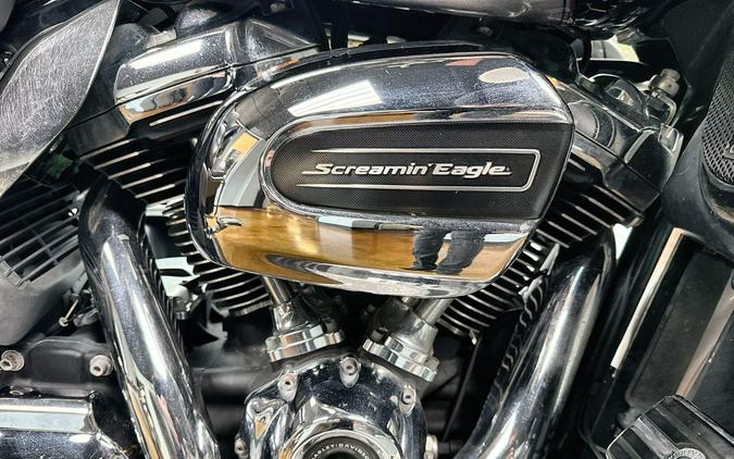 2017 Harley-Davidson® Electra Glide® Ultra Classic® Billet Silver/Vivid Black