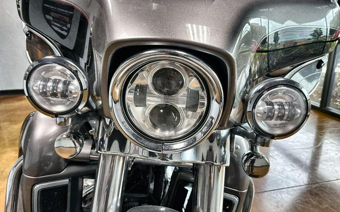 2017 Harley-Davidson® Electra Glide® Ultra Classic® Billet Silver/Vivid Black