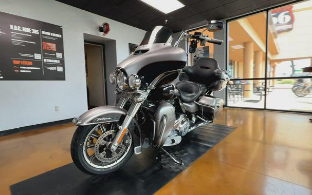 2017 Harley-Davidson® Electra Glide® Ultra Classic® Billet Silver/Vivid Black