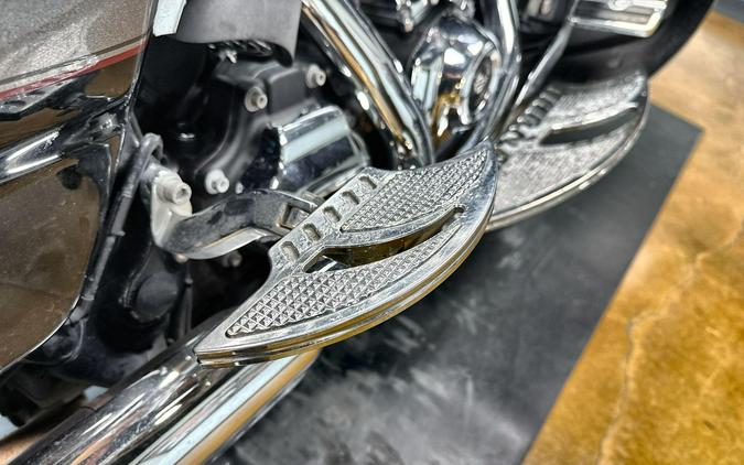 2017 Harley-Davidson® Electra Glide® Ultra Classic® Billet Silver/Vivid Black