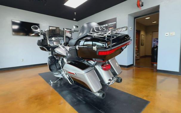 2017 Harley-Davidson® Electra Glide® Ultra Classic® Billet Silver/Vivid Black