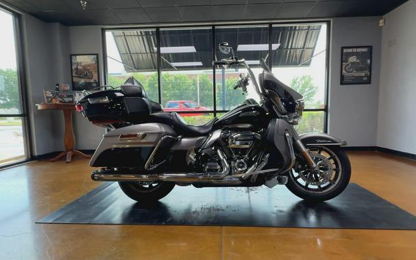 2017 Harley-Davidson® Electra Glide® Ultra Classic® Billet Silver/Vivid Black