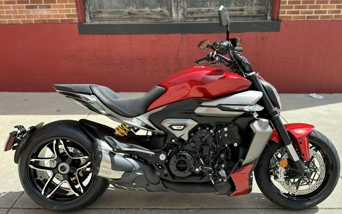 2026 Ducati Xdiavel V4 Burning Red