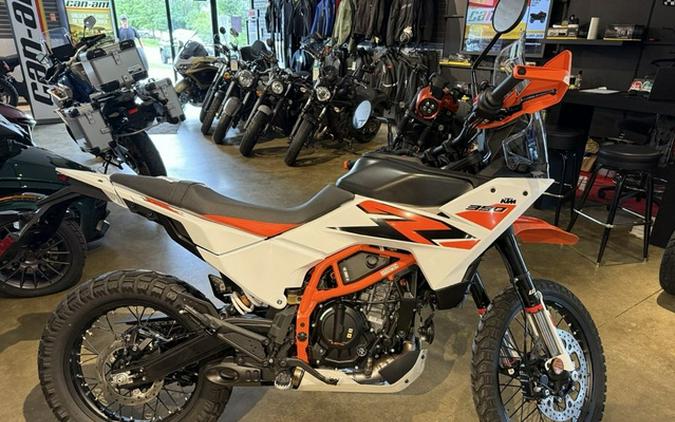 2025 KTM Adventure 390 R