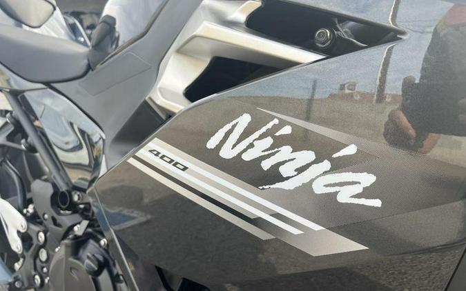 2022 Kawasaki Ninja® 400 ABS Metallic Carbon Gray/Metallic Flat Spark Black
