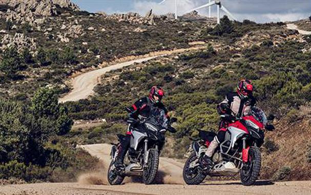 2022 Ducati Multistrada V4 S Travel & Radar