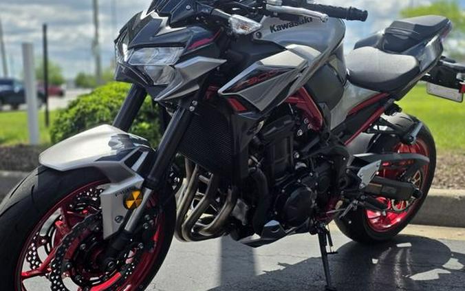 2023 Kawasaki Z900 ABS Metallic Phantom Silver/Metallic Carbon Gray