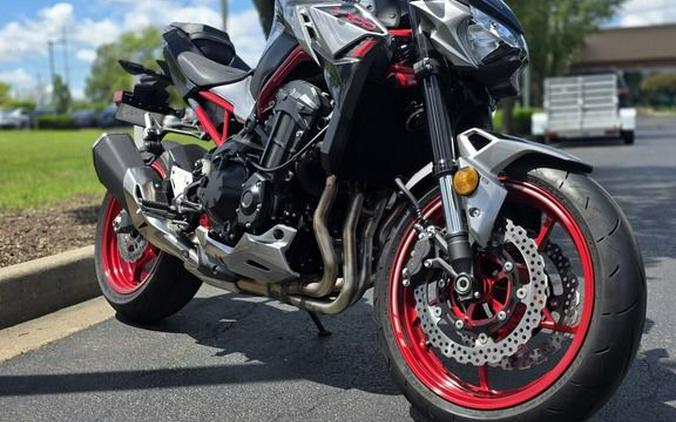 2023 Kawasaki Z900 ABS Metallic Phantom Silver/Metallic Carbon Gray