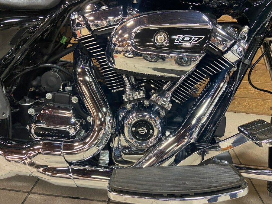 2019 Harley-Davidson® Road King® Vivid Black FLHR