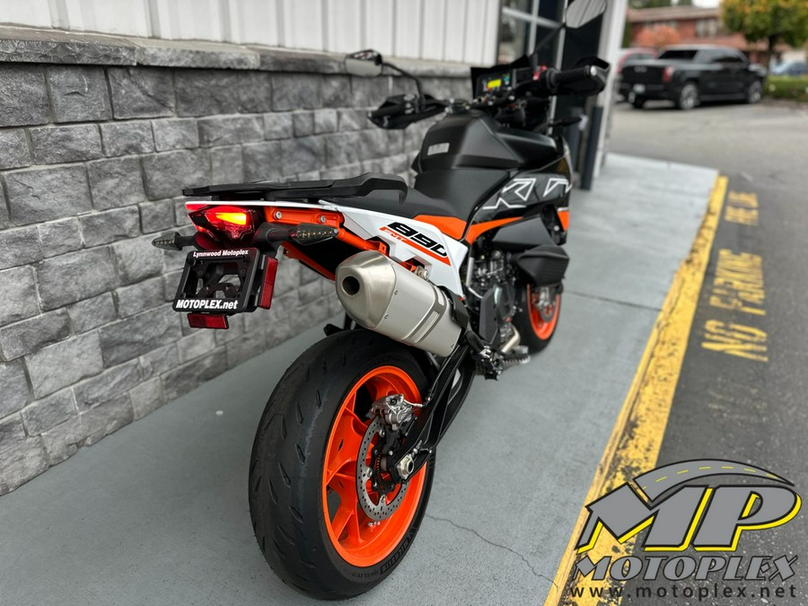 2024 KTM 890 SMT