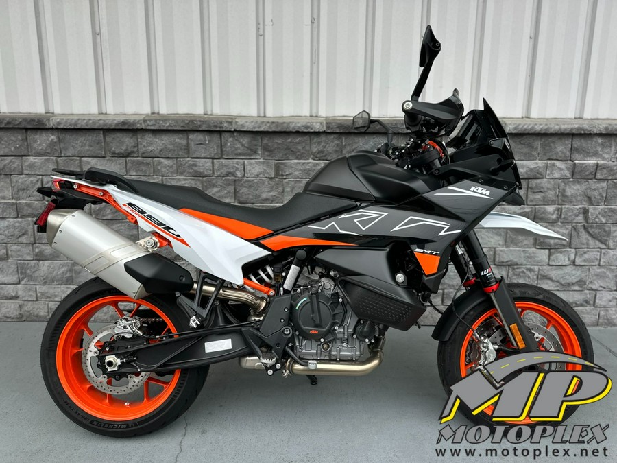 2024 KTM 890 SMT