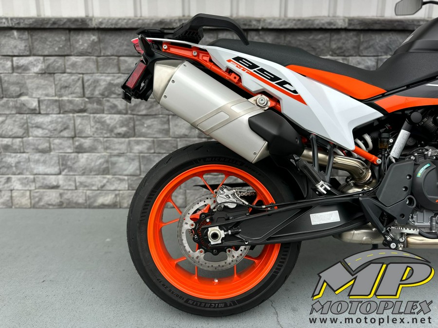 2024 KTM 890 SMT