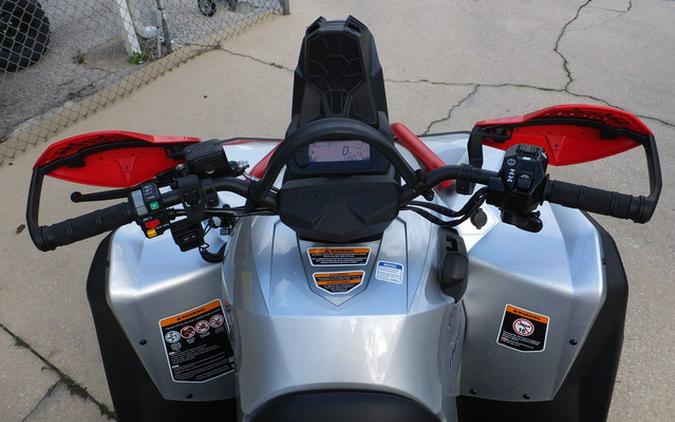 2026 Can-Am Renegade X Mr 1000 R Hyper Silver & Legion Red