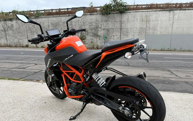 2023 KTM Duke 390