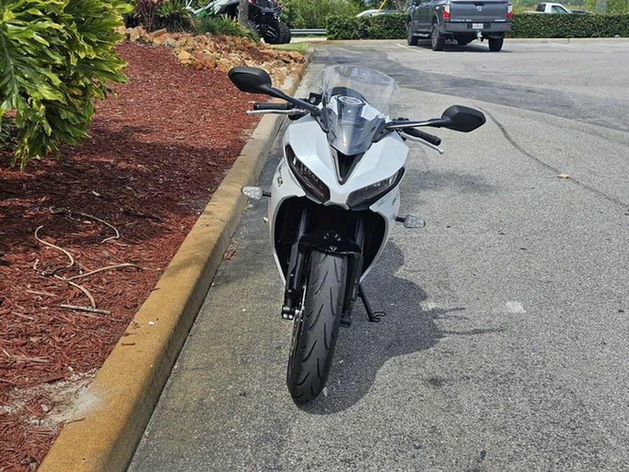 2025 Triumph Daytona 660 Snowdonia White/Sapphire Black 660