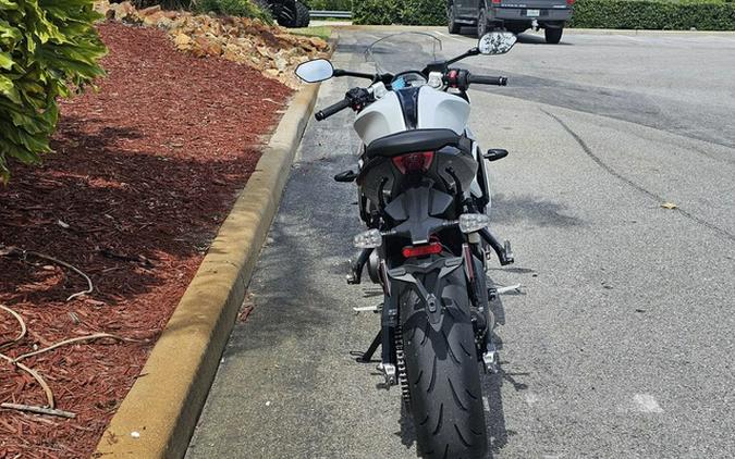 2025 Triumph Daytona 660 Snowdonia White/Sapphire Black 660