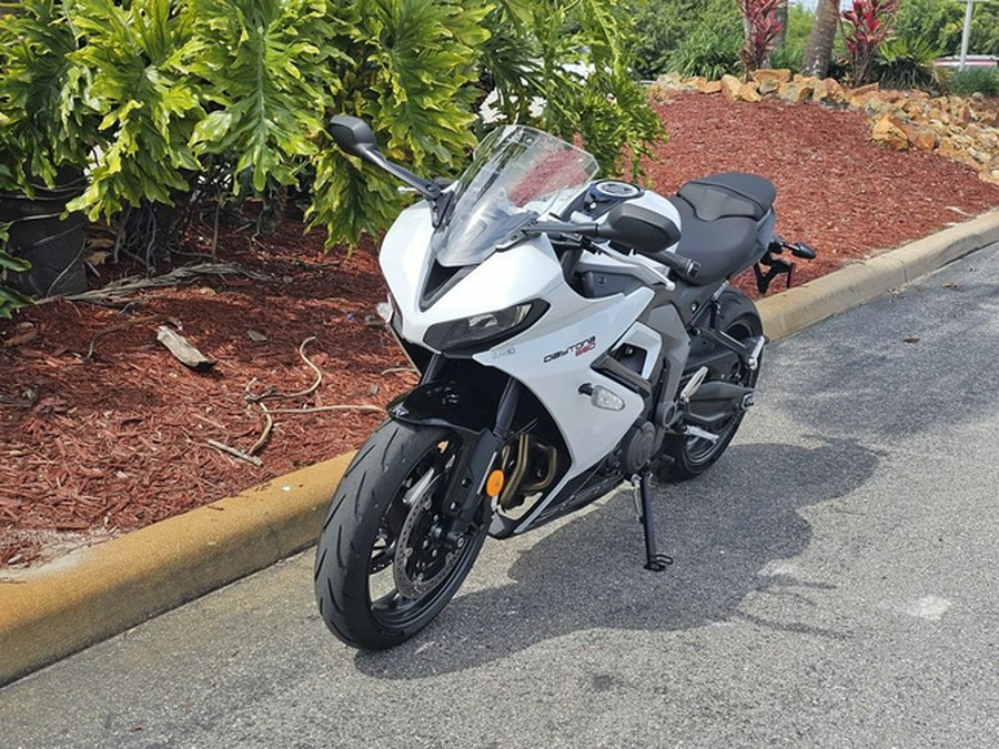 2025 Triumph Daytona 660 Snowdonia White/Sapphire Black 660