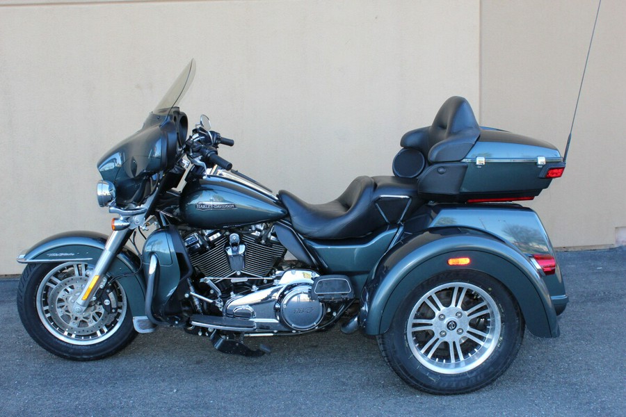 Harley-Davidson® Tri Glide® Ultra 2020 FLHTCUTG 851855T SPRUCE W/PINSTRIPE